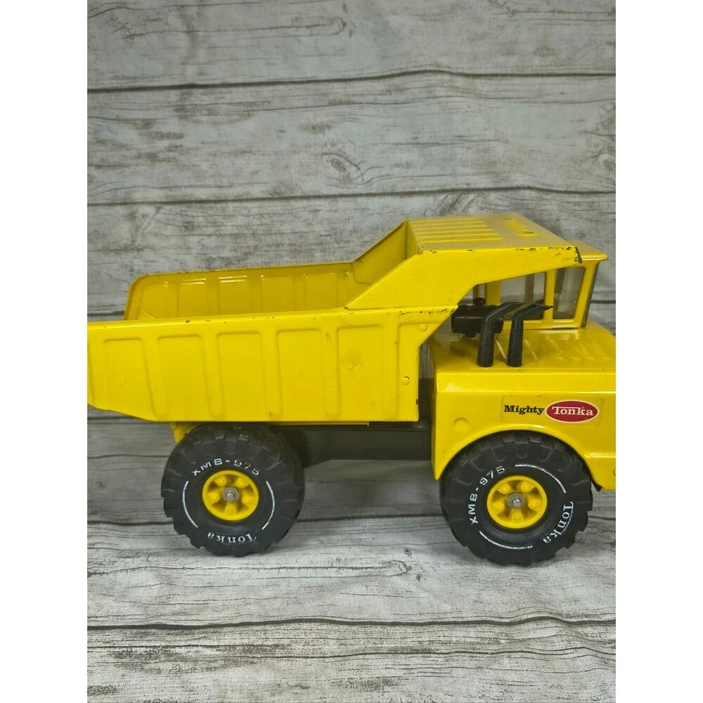 Vintage Mighty Tonka Dump Truck 1970s XMB-975 Yellow All Metal Frame
